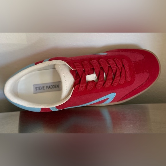 STEVE MADDEN WOMENS RED AND BLUE SNEAKERS - Picture 13 of 15